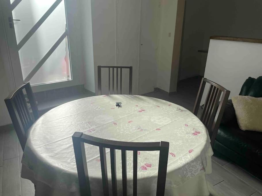 Maisonnette Des Douves Plein Centre 1 A 4 Voyageurs Malestroit Ngoại thất bức ảnh